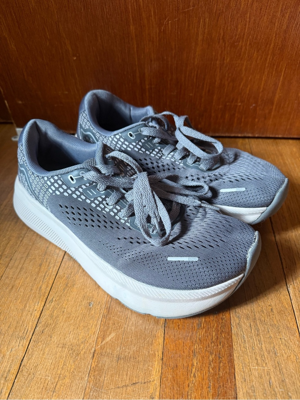 Women's Wide Toebox Gray Athletic Running Shoes with Cushioned White Midsole